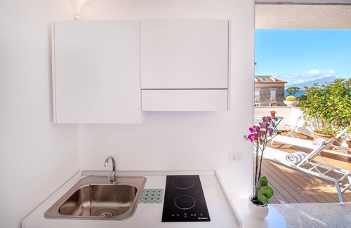 Sant'Agnello Villa | Rentals in Italy - The Ivy Villa with sea view, garden area, pool and jacuzzi