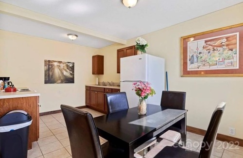 Hot Springs Apartment | Reopened since Helene 🩵 Spacious 2-bedroom suite in the center of Hot Springs