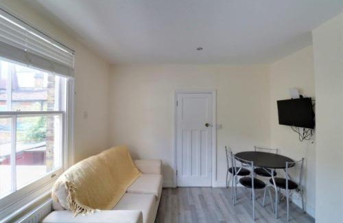 Southfields Apartment | Replingham Road Apartment