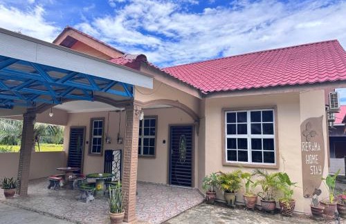 Lubok Buaya Hotel | Rerama Homestay Langkawi 5 minutes driving to Chenang Beach, kitchen, Wifi, parking, village vibes