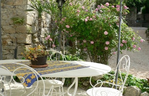 Saint-Andre-de-Roquepertuis Apartment | Residence de l'Acacia - House