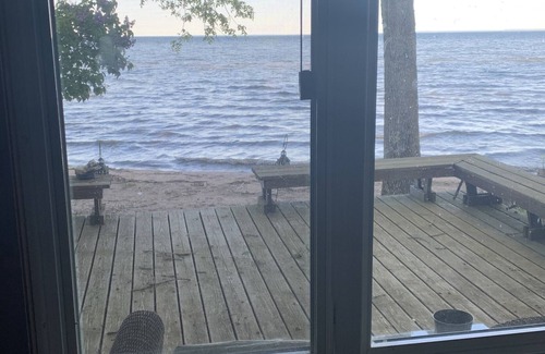 Menominee Cottage | Reserve for Spring and Summer 2023 to enjoy the SAND beach on Green Bay.