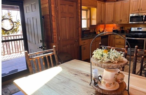 Blue Ridge Cabin | Reserve your Getaway at The Rustic Retreat-3 private acres!