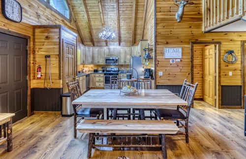 Blue Ridge Cabin | Reserve your Getaway at The Rustic Retreat-3 private acres!