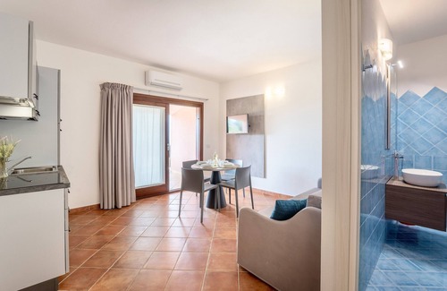 Trinita d'Agultu e Vignola Apartment | Residence with pool in Isola Rossa