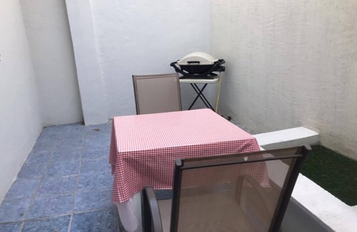 Tlaquepaque House | Residence in industrial area and universities.