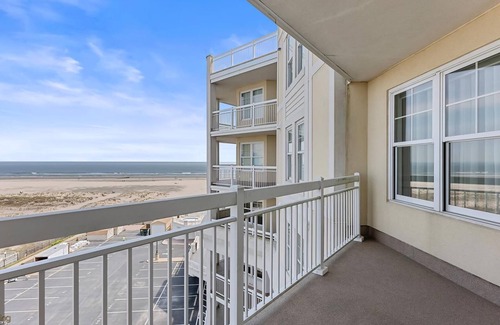 Diamond Beach Condo | Residence 509 at The Grand