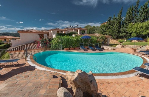 Tanaunella House | Residence BouganVillage