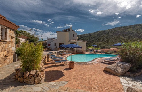 Tanaunella Apartment | Residence Bouganvillage B4