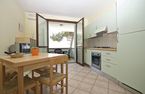 Lido degli Estensi Villa | Residence in a residence on the seafront, with terrace and barbecue, private garden with parking space.