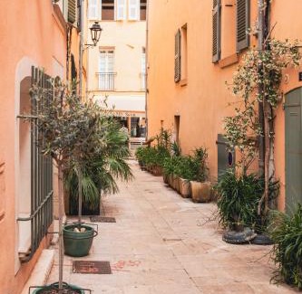 Old Town Apartment | Residence in the heart of Saint-Tropez