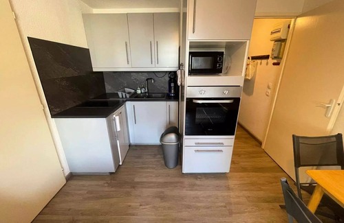 Les Sablettes Apartment | Residence La Croisette B - Air-conditioned apartment with 1 bedroom close to the beach of the Sablettes