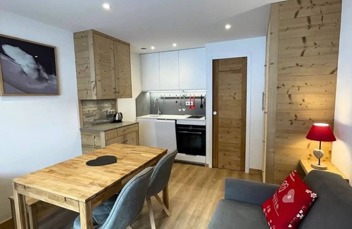 Meribel-Mottaret Apartment | Residence Le Lac Blanc - Studio 4 people in MOTTARET at the foot of the slopes and shops
