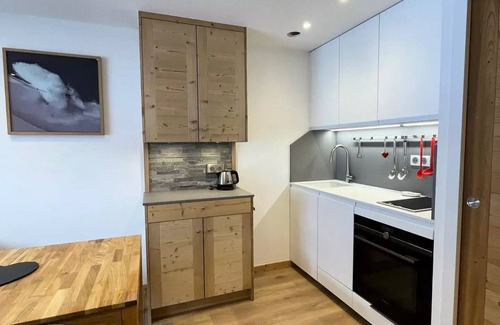 Meribel-Mottaret Apartment | Residence Le Lac Blanc - Studio 4 people in MOTTARET at the foot of the slopes and shops