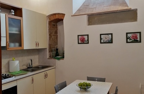 Todi Apartment | Residence Le Peonie apartment in the historic center