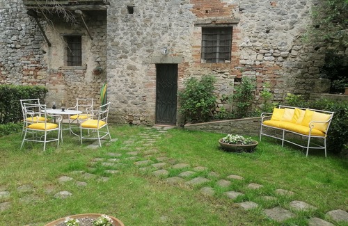 Todi Apartment | Residence Le Peonie apartment in the historic center