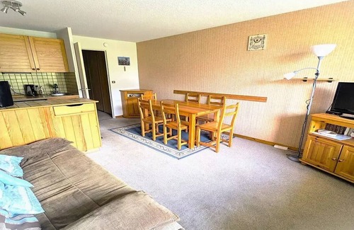 Vallouise-Pelvoux Apartment | Residence Les Cytises - Nice T2 with balcony for 4 people with mountain views.