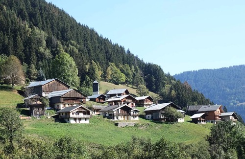 Beaufort Apartment | Residence Roche Noire - Arêches, in the Planay quiet and nature, apartment 6 to 8 people, 2 stars.