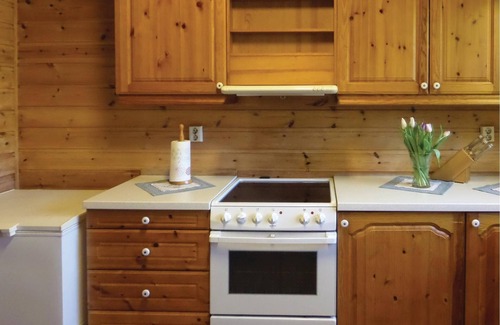 Granvin House | Residential cottage located directly on the Hardangerfjord with its own small swimming beach and jet