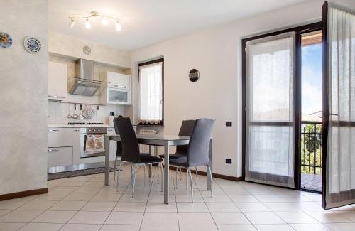 Cocquio-Trevisago Apartment | Residenza Contrada