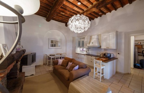 Castagneto Carducci Apartment | Residenza Vittoria in Castagneto Carducci