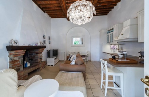 Castagneto Carducci Apartment | Residenza Vittoria in Castagneto Carducci