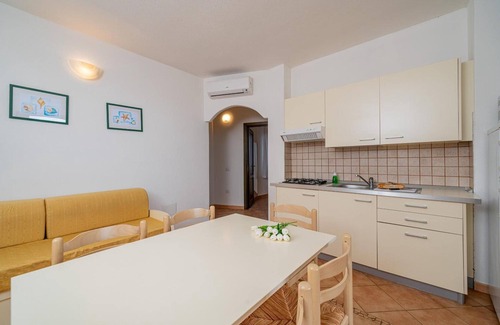 Tergu Apartment | Residenza Le Farfalle 'Two-Room Apartment B' with Garden View, Shared Pool