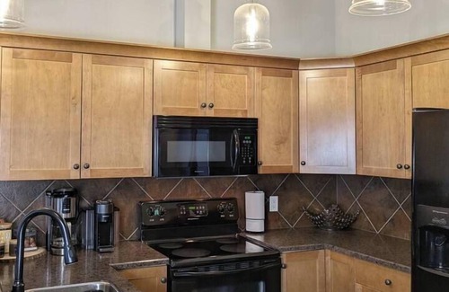 East Kootenay Apartment | Resort Access MountainView Penthouse w/Sauna Sleeps 10