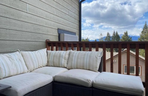 East Kootenay Apartment | Resort Access MountainView Penthouse w/Sauna Sleeps 10