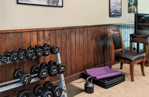 White Oak Lodge Cabin | Resort cabin with private hot tub, pools, playground & trails - dog-friendly