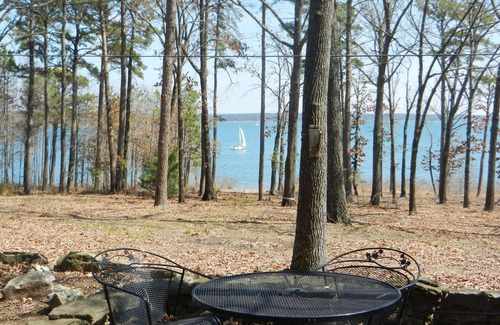 Eden Isle House | Resort community, 50 yards from the lake, near marina, family & pet friendly