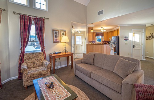 Vernon Condo | Resort | Fireplace | Free Wifi | Pool | Hot Tub | 2nd Floor | 08-24