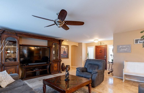South Mountain House | Resort Like, 12 min From Airport, Heated Pool & HotTub K2