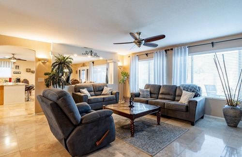 South Mountain House | Resort Like, 12 min From Airport, Heated Pool & HotTub K2