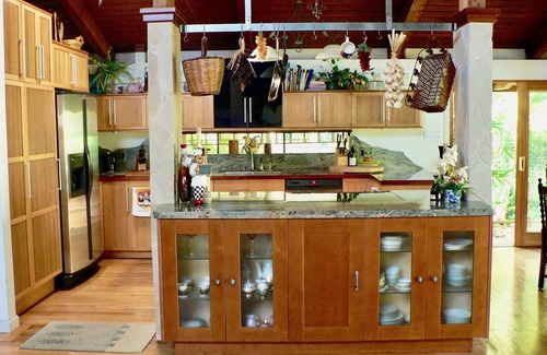 Lanikai House | Resort-like Beachside Kailua Lanikai, Pool, AC , WIFI, Kayaks, 50% Discounts