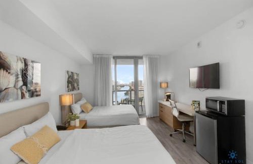 Hallandale Beach House | Resort Near Beach with Amazing Pool and Gym