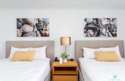 Hallandale Beach House | Resort Near Beach with Amazing Pool and Gym