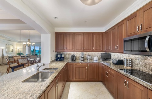Seven Mile Beach Condo | Resort Ocean View Apartment steps away from 7 Mile Beach at The Ritz-Carlton