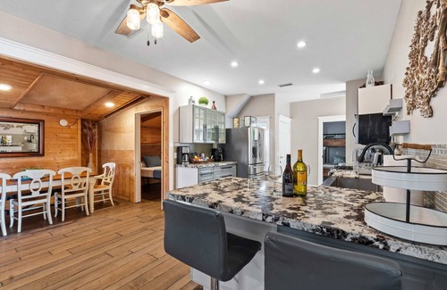 Stockton Hotel | Resort Perks: 8 beds, Sun Cottage, deck & kitchen