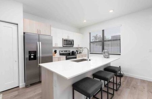 Survey Creek House | Resort style 2/2.5 palmaire