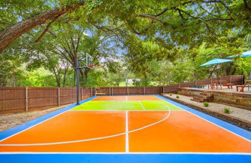 Lake Dallas House | Resort Style Backyard Pool Pickleball Court
