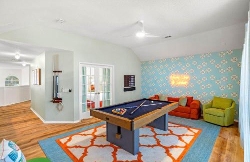 Lake Dallas House | Resort Style Backyard Pool Pickleball Court