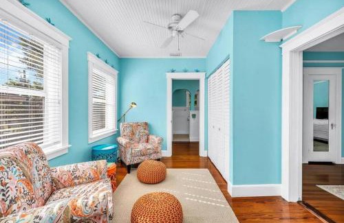 Lake Park Villa | Resort-style Estate w/Pvt Guest Suites- Sleeps 15