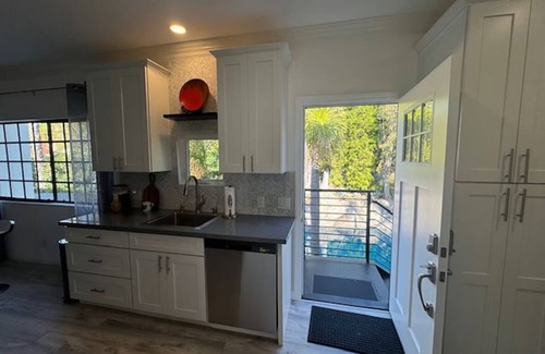 Cowan Heights Apartment | Resort Style Living. 3 Bedroom Furnished Unit near Hiking Trail. Wifi & AC.
