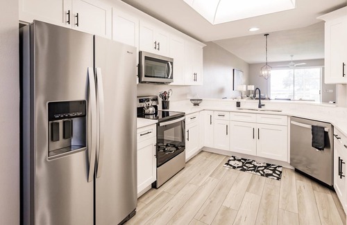 Sarasota Condo | Resort Style Living in Private 2BR/2Bath Newly Remodeled End Unit with a Den