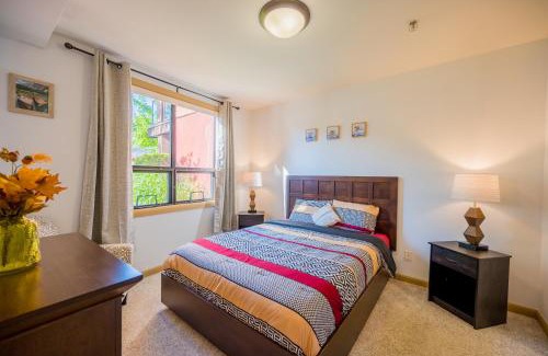 South Pandosy Apartment | Resort Style Living with Private Lawn and Patio
