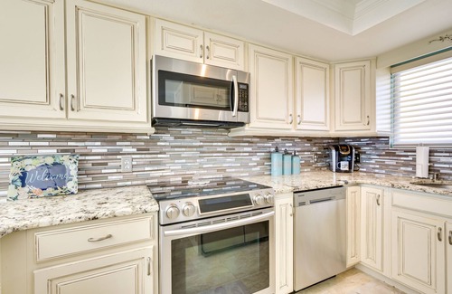 Hudson Condo | Resort-Style Penthouse w/Patio in Hudson!