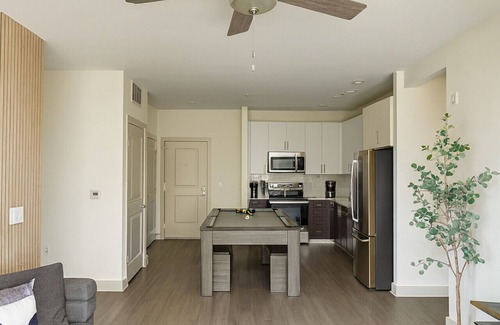 Forest Park Apartment | Resort-Style Retreat | 1 King/2 Queens, Pool table