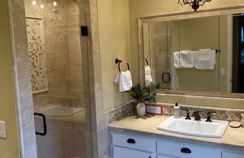 Camarillo House | Resort style, Tuscan Home Close to shops, 45min to L. a. & 45min to Santa Barbara