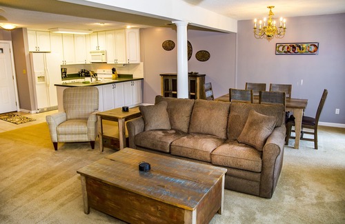 Fairfield Glade Condo | 🌄Resort Vacations at Fairfield Glade TN Remodeled 2 bdr Lake Front Condo, space for extra guests!
